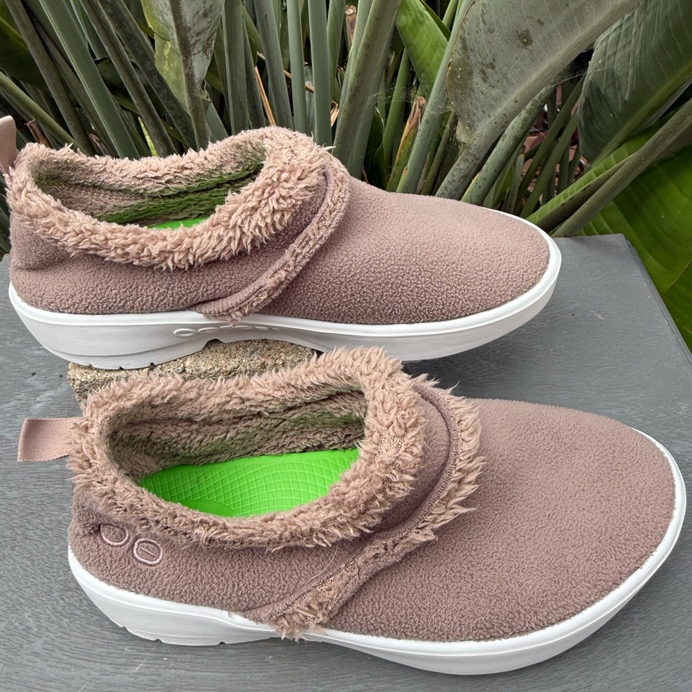 OOFOS Brown and White Slippers with Cushioned Footbed